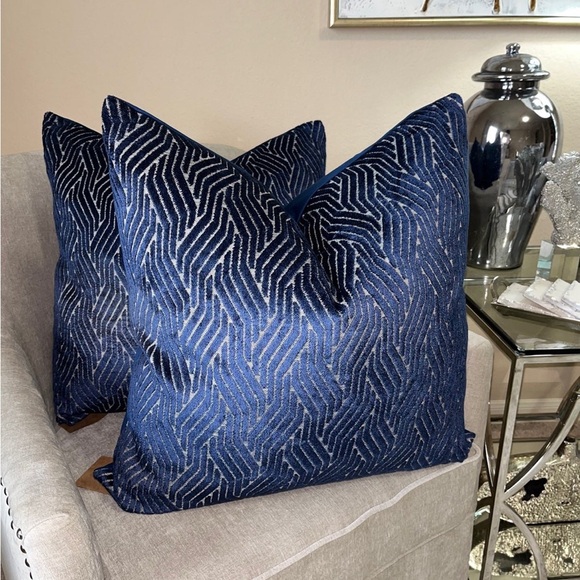 1-NWT CALDEIRA GEO DESIGN DECORATIVE PILLOWS (Read description for details) - Picture 12 of 13